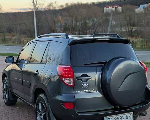 Сірий Тойота РАВ 4, об'ємом двигуна 2 л та пробігом 234 тис. км за 7950 $, фото 5 на Automoto.ua