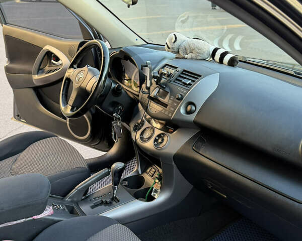 Серый Тойота РАВ 4, объемом двигателя 2 л и пробегом 149 тыс. км за 9500 $, фото 12 на Automoto.ua