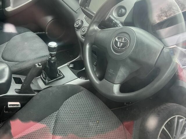 Сірий Тойота РАВ 4, об'ємом двигуна 0 л та пробігом 100 тис. км за 4300 $, фото 4 на Automoto.ua