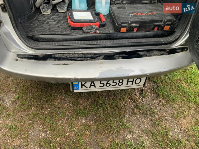 Серый Тойота РАВ 4, объемом двигателя 2 л и пробегом 300 тыс. км за 8146 $, фото 9 на Automoto.ua