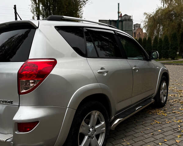 Серый Тойота РАВ 4, объемом двигателя 2.2 л и пробегом 271 тыс. км за 9500 $, фото 7 на Automoto.ua