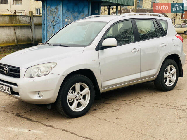 Серый Тойота РАВ 4, объемом двигателя 2 л и пробегом 260 тыс. км за 7500 $, фото 6 на Automoto.ua