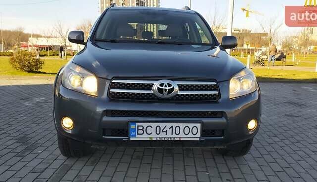 Серый Тойота РАВ 4, объемом двигателя 2.2 л и пробегом 255 тыс. км за 11500 $, фото 2 на Automoto.ua
