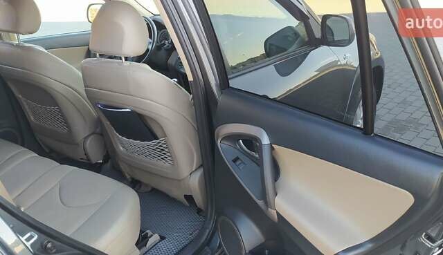 Серый Тойота РАВ 4, объемом двигателя 2.2 л и пробегом 255 тыс. км за 11500 $, фото 21 на Automoto.ua