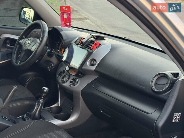 Серый Тойота РАВ 4, объемом двигателя 2.23 л и пробегом 312 тыс. км за 7599 $, фото 14 на Automoto.ua