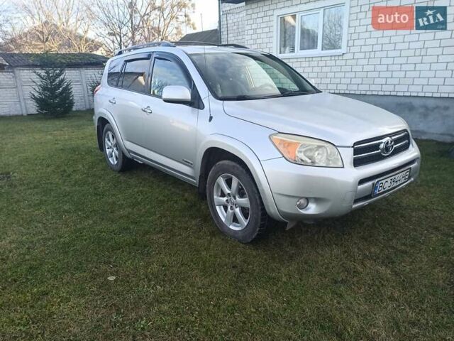Серый Тойота РАВ 4, объемом двигателя 2.36 л и пробегом 177 тыс. км за 8500 $, фото 1 на Automoto.ua