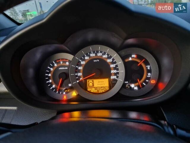 Сірий Тойота РАВ 4, об'ємом двигуна 2 л та пробігом 190 тис. км за 8999 $, фото 16 на Automoto.ua