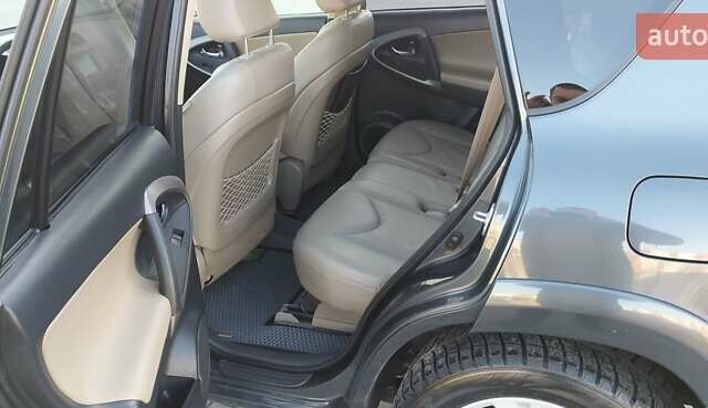 Серый Тойота РАВ 4, объемом двигателя 2.2 л и пробегом 255 тыс. км за 11500 $, фото 14 на Automoto.ua