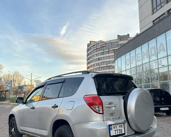 Серый Тойота РАВ 4, объемом двигателя 2.36 л и пробегом 213 тыс. км за 6400 $, фото 9 на Automoto.ua