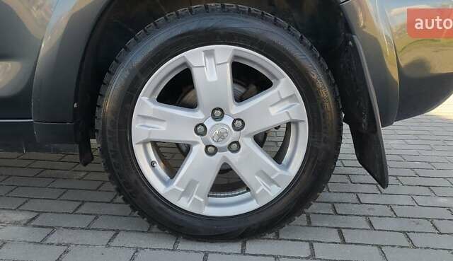 Серый Тойота РАВ 4, объемом двигателя 2.2 л и пробегом 255 тыс. км за 11500 $, фото 33 на Automoto.ua