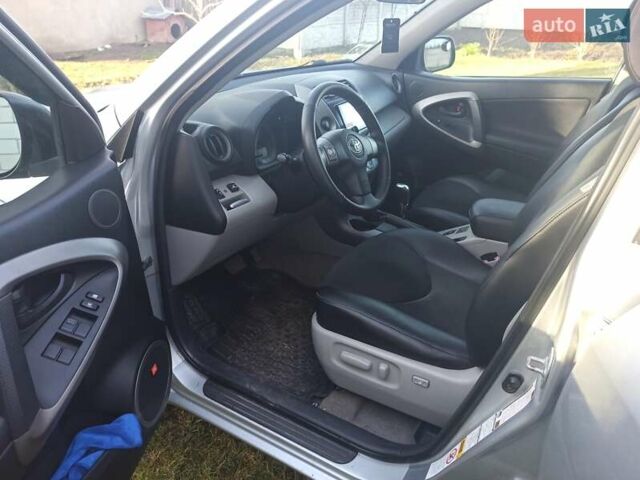 Серый Тойота РАВ 4, объемом двигателя 2.36 л и пробегом 177 тыс. км за 8500 $, фото 10 на Automoto.ua