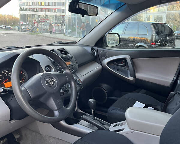 Серый Тойота РАВ 4, объемом двигателя 2.36 л и пробегом 213 тыс. км за 6400 $, фото 14 на Automoto.ua