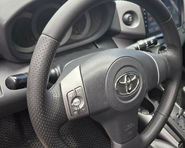 Серый Тойота РАВ 4, объемом двигателя 2 л и пробегом 225 тыс. км за 8500 $, фото 13 на Automoto.ua