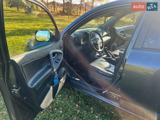 Серый Тойота РАВ 4, объемом двигателя 2.23 л и пробегом 310 тыс. км за 8800 $, фото 4 на Automoto.ua