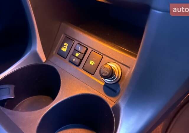 Серый Тойота РАВ 4, объемом двигателя 2 л и пробегом 174 тыс. км за 9600 $, фото 31 на Automoto.ua