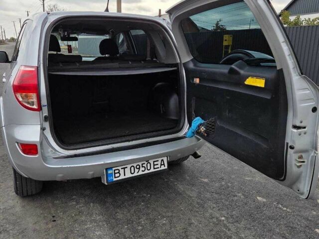 Сірий Тойота РАВ 4, об'ємом двигуна 2.2 л та пробігом 312 тис. км за 8000 $, фото 4 на Automoto.ua