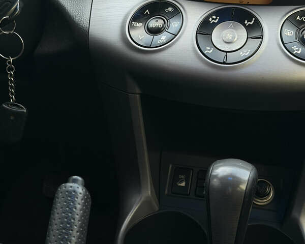 Сірий Тойота РАВ 4, об'ємом двигуна 2 л та пробігом 238 тис. км за 9999 $, фото 25 на Automoto.ua