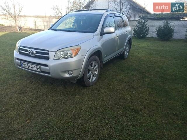 Серый Тойота РАВ 4, объемом двигателя 2.36 л и пробегом 177 тыс. км за 8500 $, фото 3 на Automoto.ua