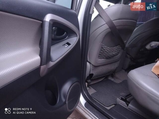 Серый Тойота РАВ 4, объемом двигателя 2.4 л и пробегом 210 тыс. км за 9500 $, фото 26 на Automoto.ua