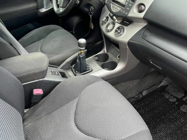 Серый Тойота РАВ 4, объемом двигателя 2.2 л и пробегом 307 тыс. км за 8100 $, фото 4 на Automoto.ua