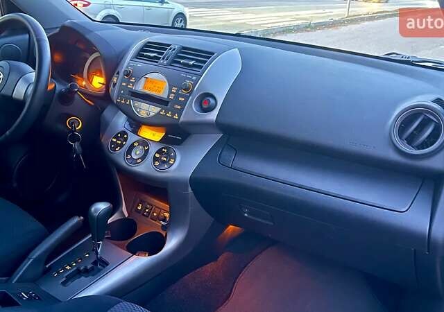 Серый Тойота РАВ 4, объемом двигателя 2 л и пробегом 174 тыс. км за 9600 $, фото 29 на Automoto.ua