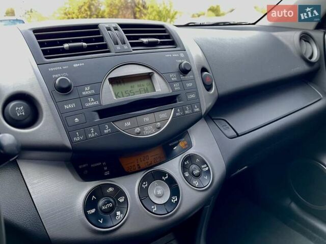 Серый Тойота РАВ 4, объемом двигателя 2 л и пробегом 174 тыс. км за 9600 $, фото 32 на Automoto.ua