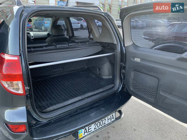 Серый Тойота РАВ 4, объемом двигателя 2 л и пробегом 302 тыс. км за 10450 $, фото 27 на Automoto.ua