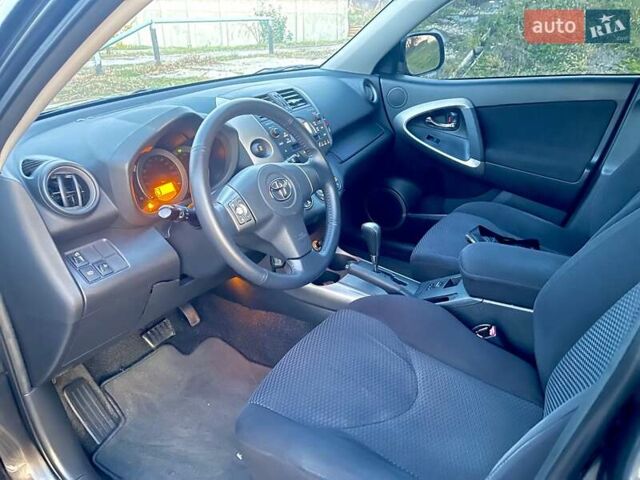 Серый Тойота РАВ 4, объемом двигателя 2 л и пробегом 174 тыс. км за 9600 $, фото 19 на Automoto.ua