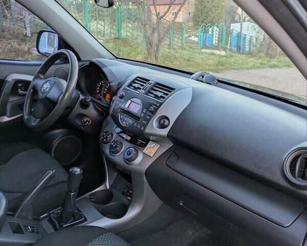 Сірий Тойота РАВ 4, об'ємом двигуна 2 л та пробігом 234 тис. км за 7950 $, фото 11 на Automoto.ua