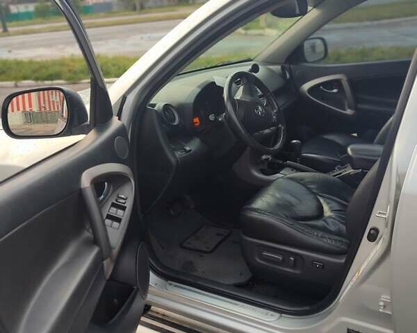 Серый Тойота РАВ 4, объемом двигателя 2 л и пробегом 424 тыс. км за 9000 $, фото 23 на Automoto.ua