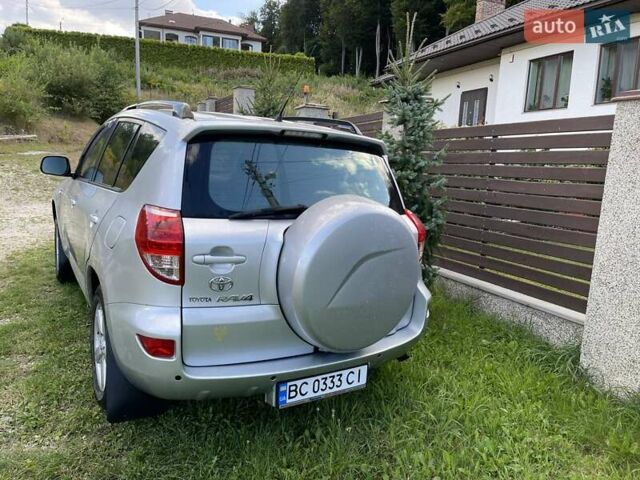 Серый Тойота РАВ 4, объемом двигателя 2.2 л и пробегом 264 тыс. км за 7500 $, фото 3 на Automoto.ua