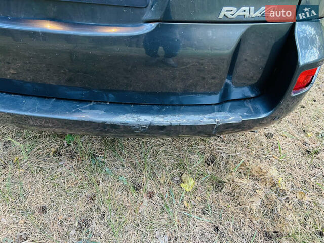 Серый Тойота РАВ 4, объемом двигателя 2.2 л и пробегом 300 тыс. км за 7300 $, фото 7 на Automoto.ua