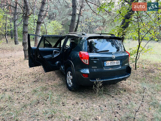 Серый Тойота РАВ 4, объемом двигателя 2.2 л и пробегом 300 тыс. км за 7300 $, фото 18 на Automoto.ua