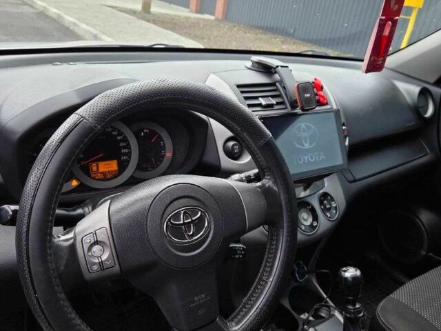 Сірий Тойота РАВ 4, об'ємом двигуна 2.2 л та пробігом 312 тис. км за 8000 $, фото 5 на Automoto.ua