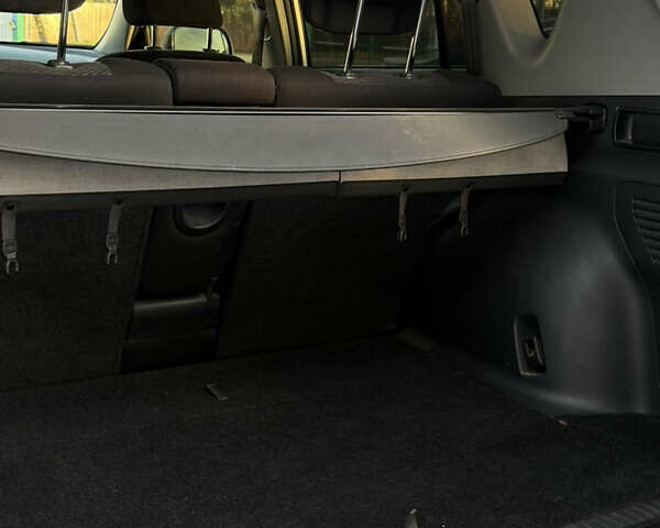 Сірий Тойота РАВ 4, об'ємом двигуна 2 л та пробігом 238 тис. км за 9999 $, фото 34 на Automoto.ua