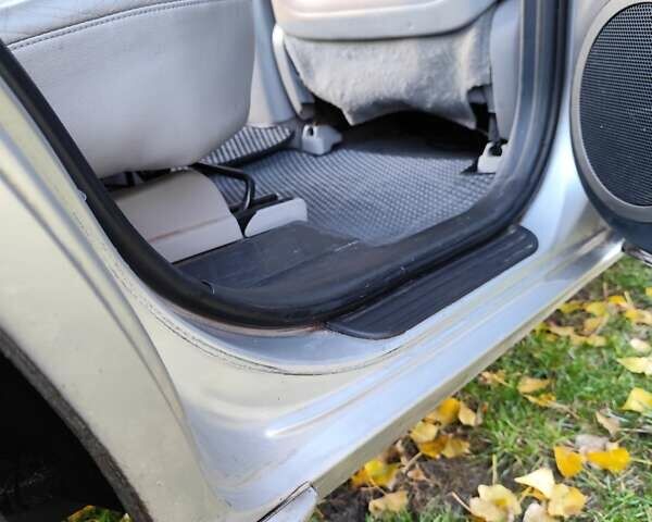 Серый Тойота РАВ 4, объемом двигателя 2.4 л и пробегом 283 тыс. км за 8200 $, фото 7 на Automoto.ua