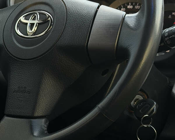 Сірий Тойота РАВ 4, об'ємом двигуна 2 л та пробігом 238 тис. км за 9999 $, фото 26 на Automoto.ua