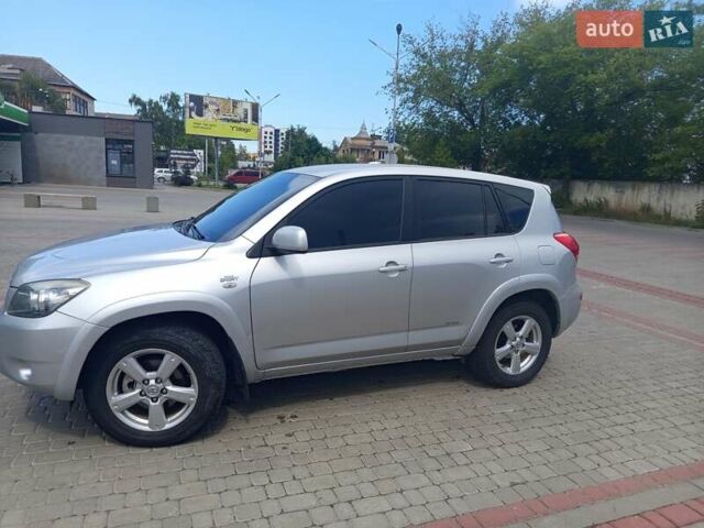 Серый Тойота РАВ 4, объемом двигателя 2.2 л и пробегом 257 тыс. км за 9000 $, фото 2 на Automoto.ua