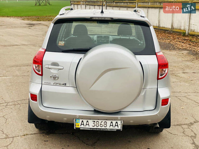 Серый Тойота РАВ 4, объемом двигателя 2 л и пробегом 260 тыс. км за 7500 $, фото 4 на Automoto.ua