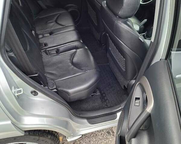 Сірий Тойота РАВ 4, об'ємом двигуна 2.23 л та пробігом 204 тис. км за 9400 $, фото 5 на Automoto.ua