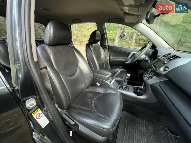 Серый Тойота РАВ 4, объемом двигателя 2.2 л и пробегом 300 тыс. км за 7300 $, фото 3 на Automoto.ua