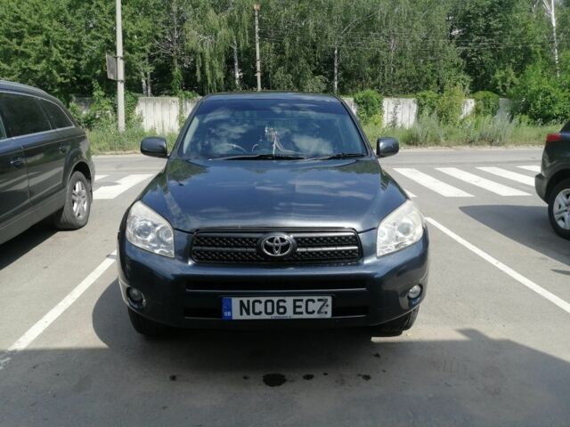 Серый Тойота РАВ 4, объемом двигателя 2 л и пробегом 240 тыс. км за 4500 $, фото 9 на Automoto.ua