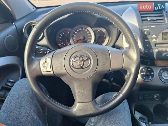 Серый Тойота РАВ 4, объемом двигателя 2 л и пробегом 146 тыс. км за 10600 $, фото 8 на Automoto.ua