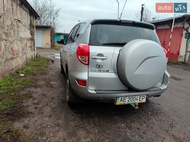 Серый Тойота РАВ 4, объемом двигателя 2 л и пробегом 160 тыс. км за 9300 $, фото 2 на Automoto.ua