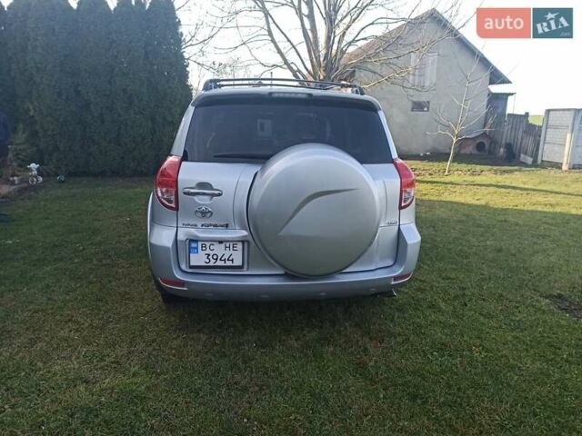 Серый Тойота РАВ 4, объемом двигателя 2.36 л и пробегом 177 тыс. км за 8500 $, фото 5 на Automoto.ua