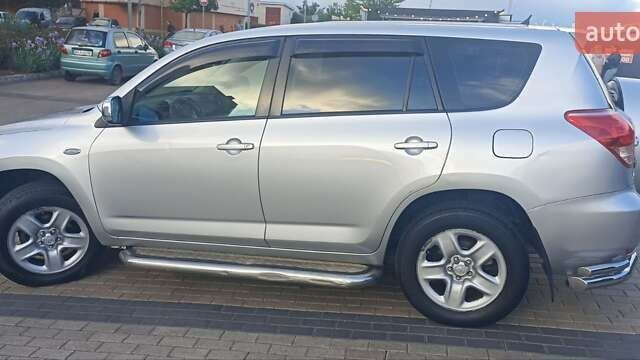 Серый Тойота РАВ 4, объемом двигателя 2.36 л и пробегом 213 тыс. км за 8500 $, фото 2 на Automoto.ua