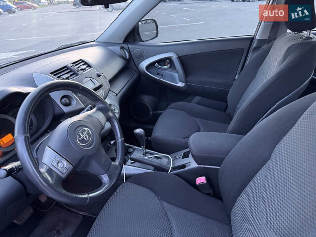 Серый Тойота РАВ 4, объемом двигателя 2 л и пробегом 260 тыс. км за 8700 $, фото 14 на Automoto.ua