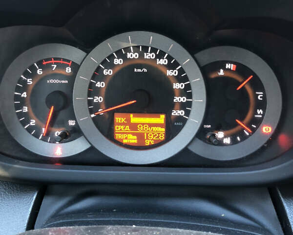 Серый Тойота РАВ 4, объемом двигателя 2 л и пробегом 257 тыс. км за 7900 $, фото 6 на Automoto.ua