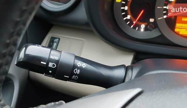 Серый Тойота РАВ 4, объемом двигателя 2.2 л и пробегом 255 тыс. км за 11500 $, фото 47 на Automoto.ua