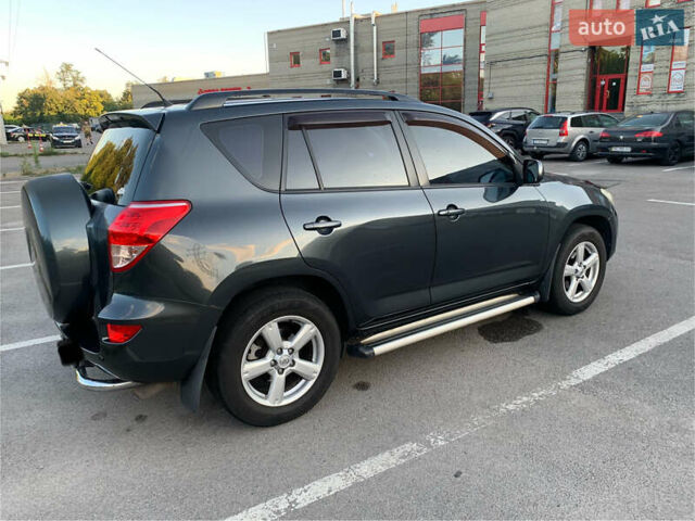 Серый Тойота РАВ 4, объемом двигателя 2 л и пробегом 302 тыс. км за 10450 $, фото 4 на Automoto.ua